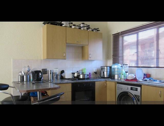 2 BEDROOM TOWNHOUSE FOR SALE IN MEREDALE